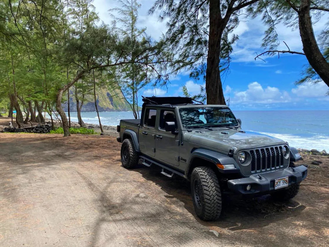 TEXAWAIIAN LUXURY COUPLES ADVENTURE - HAWAII SURF | SAIL | SADDLE