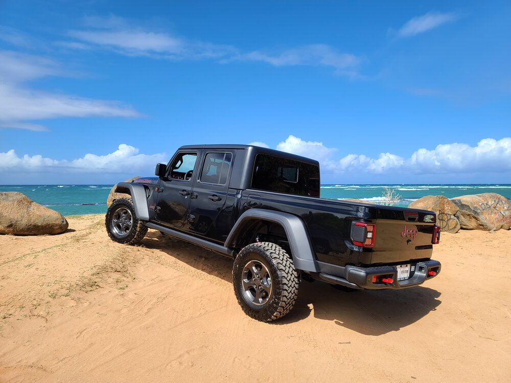 TEXAWAIIAN LUXURY COUPLES ADVENTURE - HAWAII SURF | SAIL | SADDLE